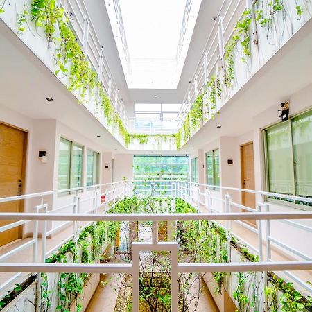 Legreen Suite Pejompongan Jakarta Exterior photo